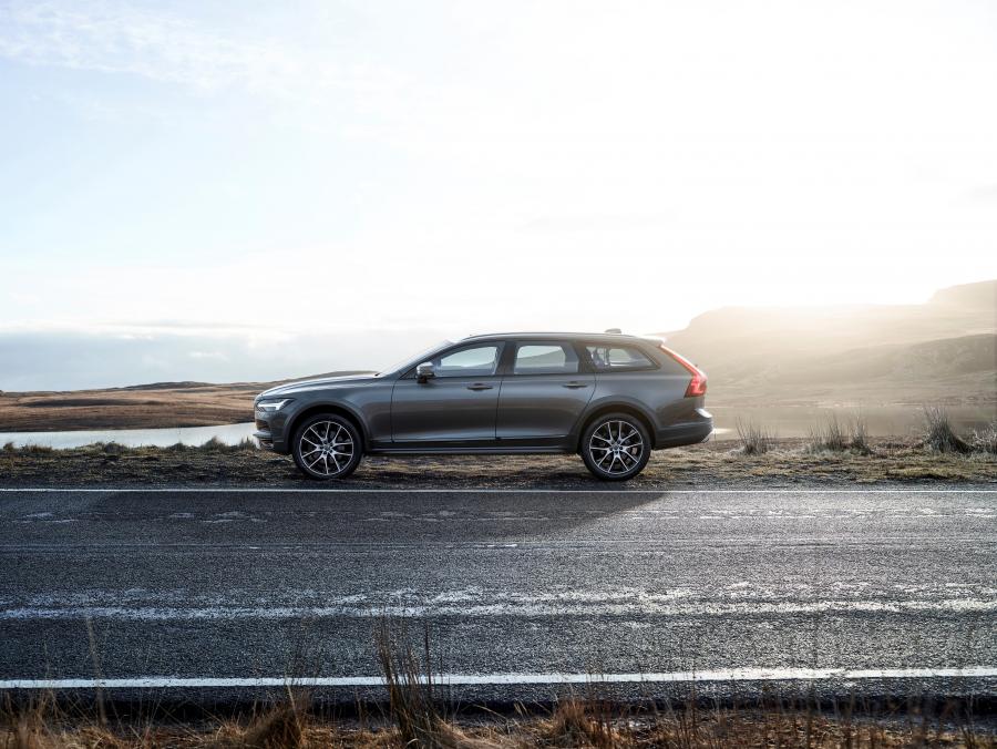  Volvo V90 T6 Cross Country 2016 года  (фото 12 из 104)